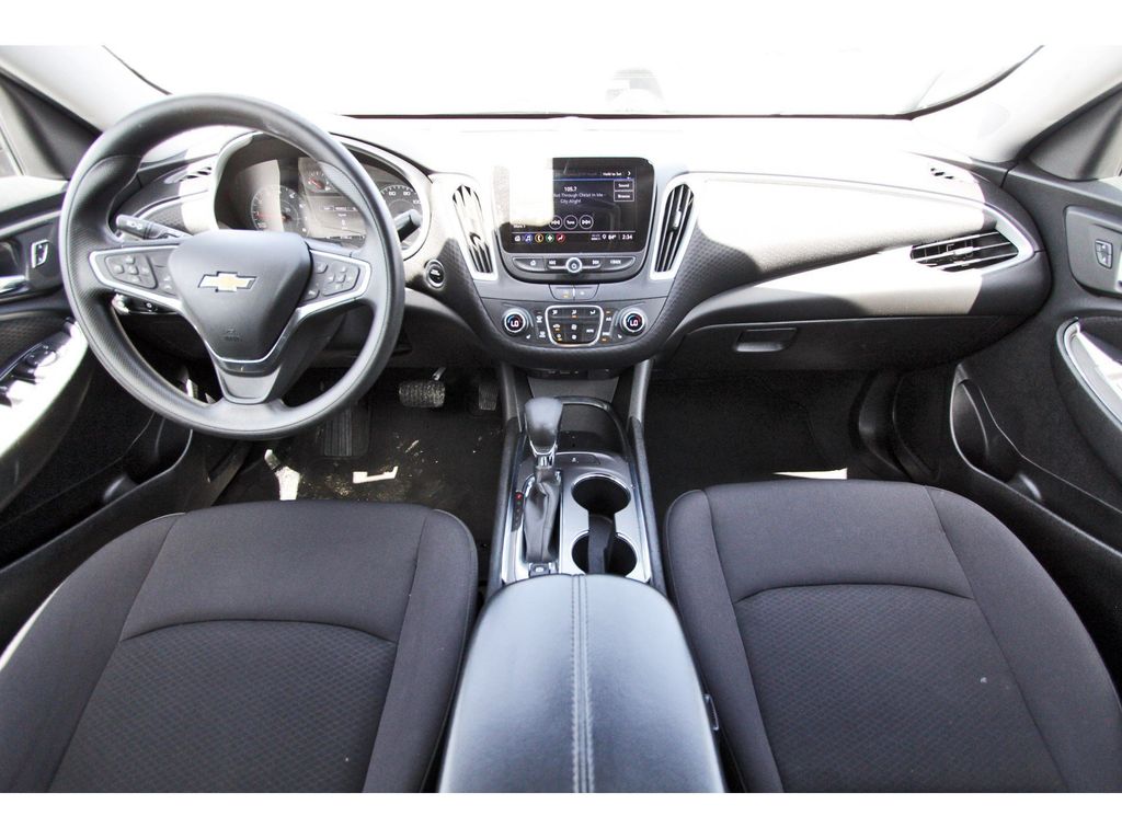 2023 Chevrolet Malibu LT - 9