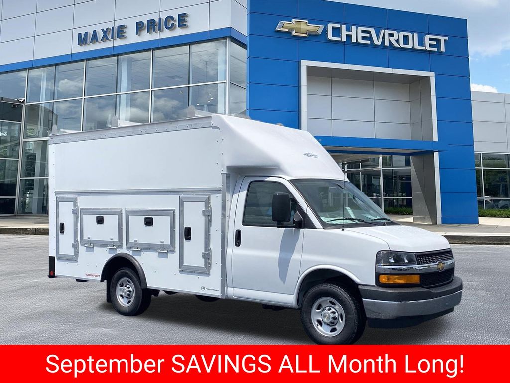 Summit White 2026 Chevrolet Express Chassis Van Rear-Wheel Drive 8-Speed Automatic
