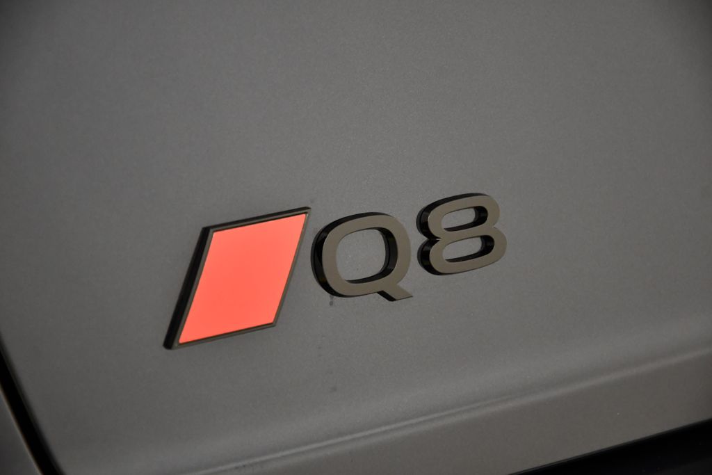 2025 Audi Q8  9