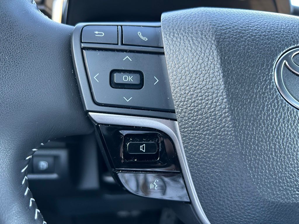 Thumbnail: 2025 Toyota Camry - 20