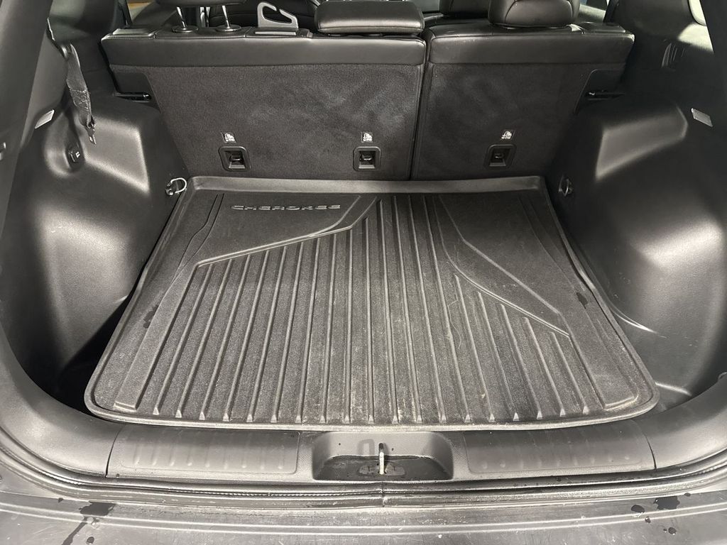 used 2019 Jeep Cherokee car, priced at $16,702