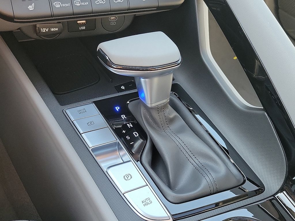 2025 Hyundai Elantra Sport 8