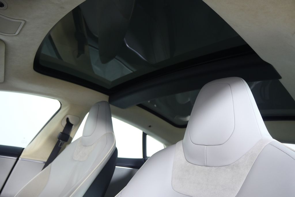 Thumbnail: 2013 Tesla Model S - 11