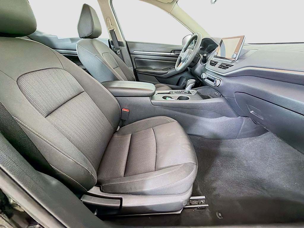 Used 2022 Black Nissan 2.5 SV image 20