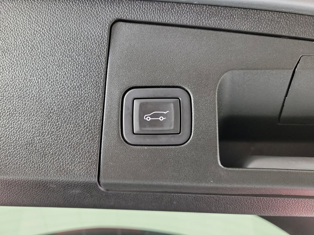 2025 Cadillac XT4 Premium Luxury - 8