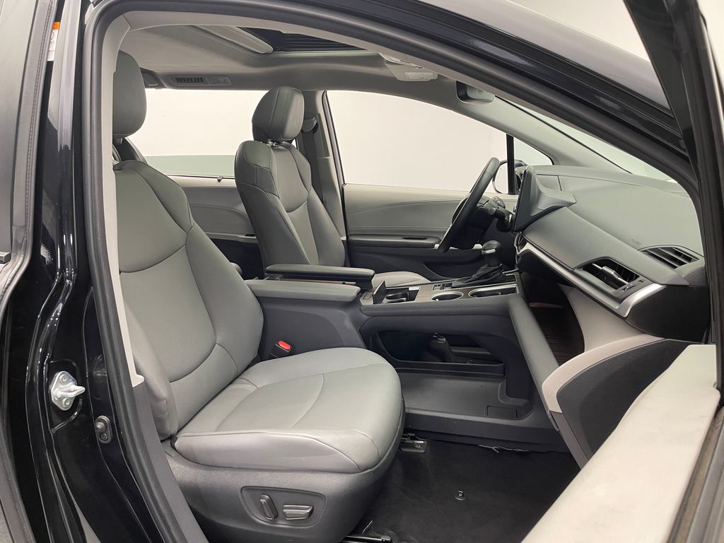 2023 Toyota Sienna XLE 21
