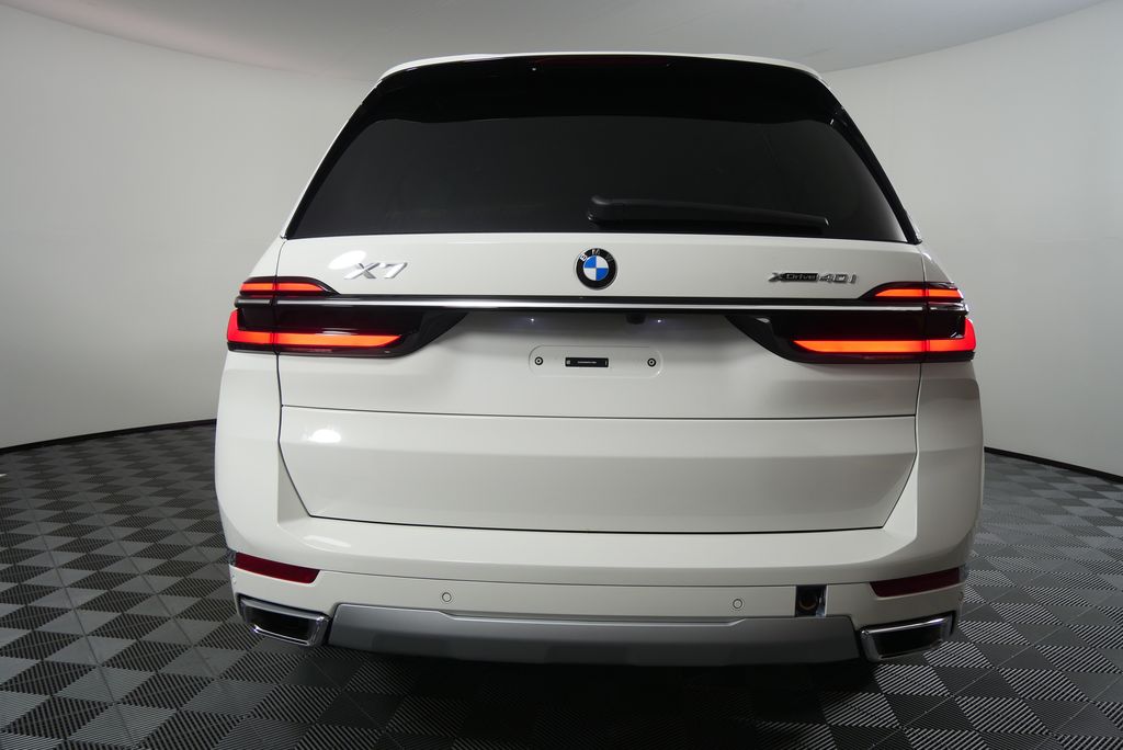 Thumbnail: 2026 BMW X7 - 4