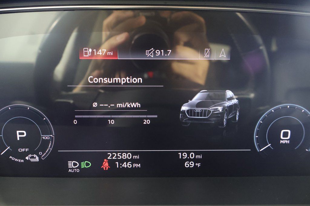 Thumbnail: 2019 Audi e-tron - 17