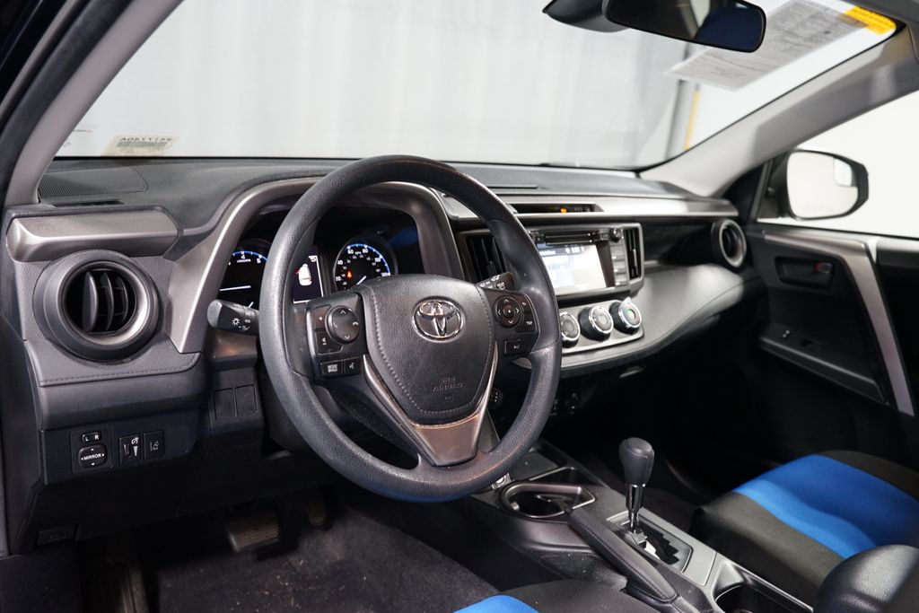 Thumbnail: 2018 Toyota RAV4 - 7