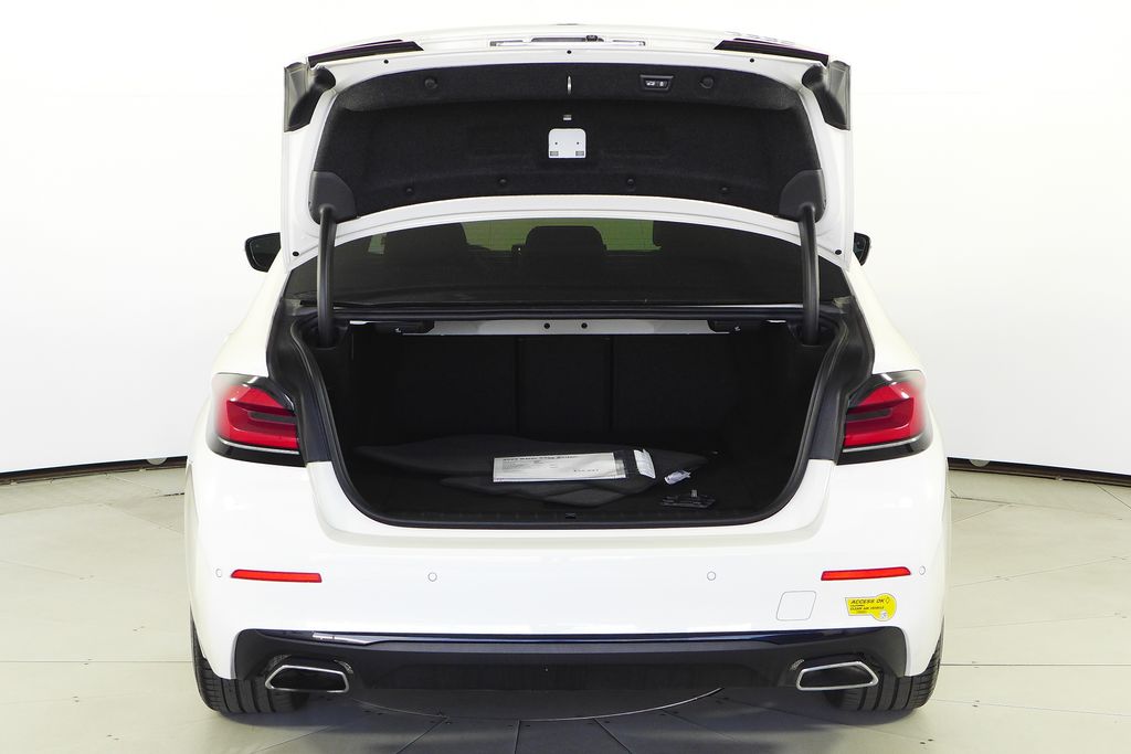 Thumbnail: 2022 BMW 5 Series - 10