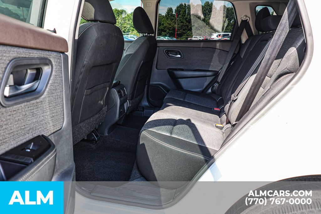 Used 2022 White Nissan SV image 19