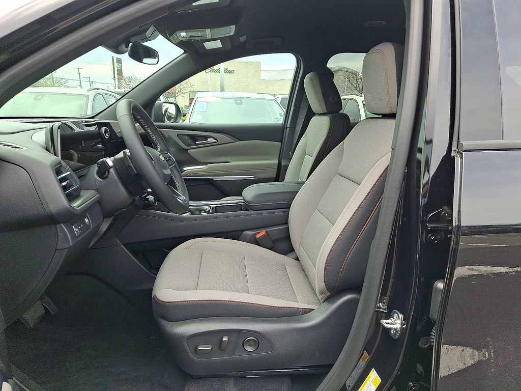 Thumbnail: 2026 Chevrolet Traverse - 6