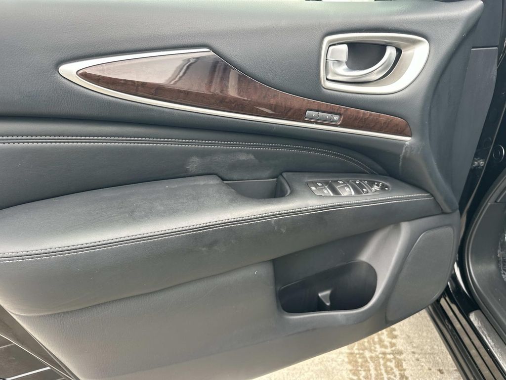 Thumbnail: 2016 INFINITI QX60 - 32