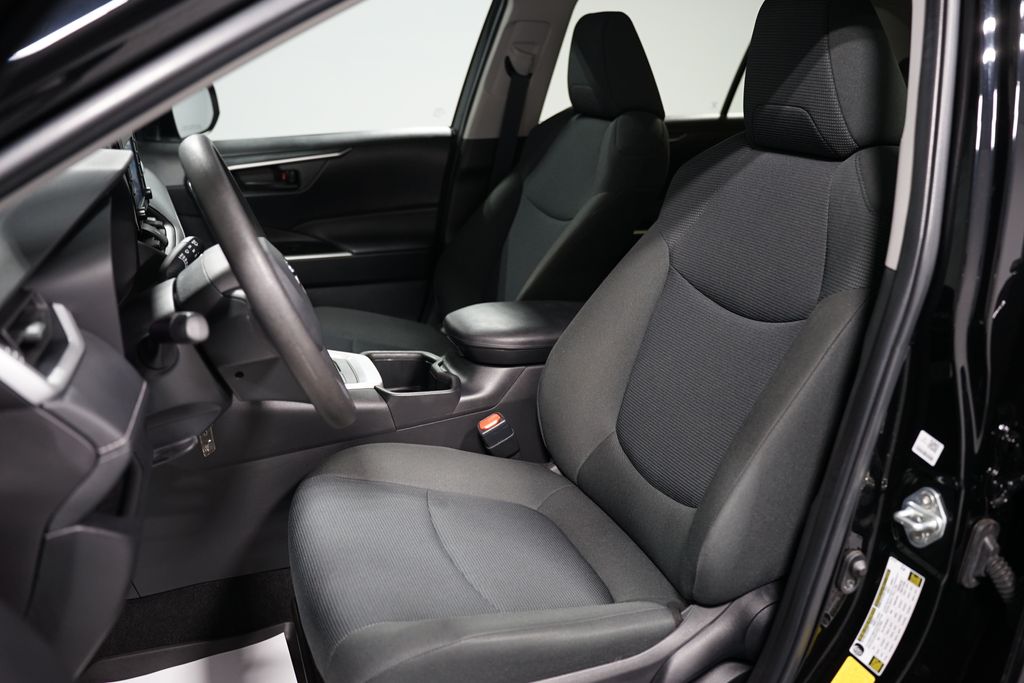 2022 Toyota RAV4 LE 24