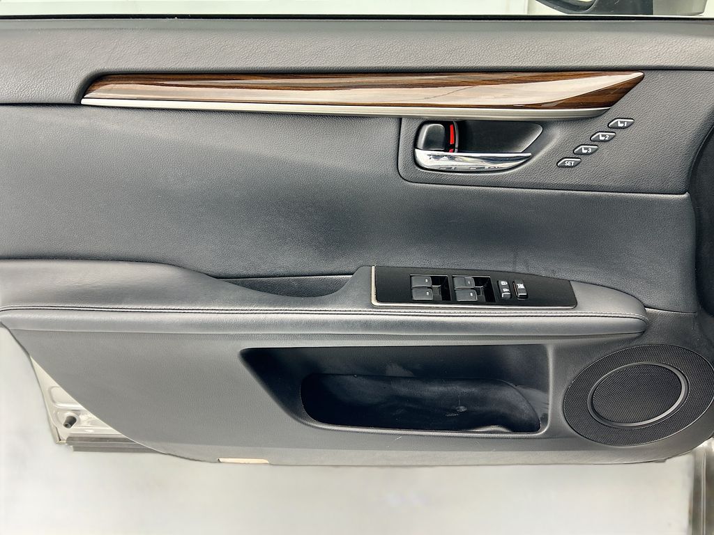 Thumbnail: 2017 Lexus ES - 23