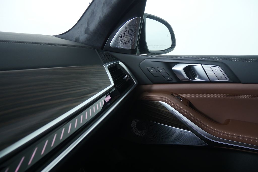 Thumbnail: 2026 BMW X7 - 27