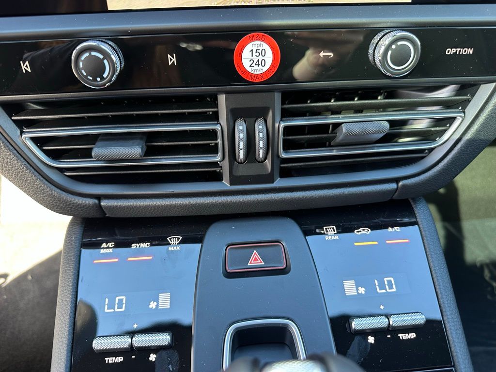 Thumbnail: 2026 Porsche Macan - 24