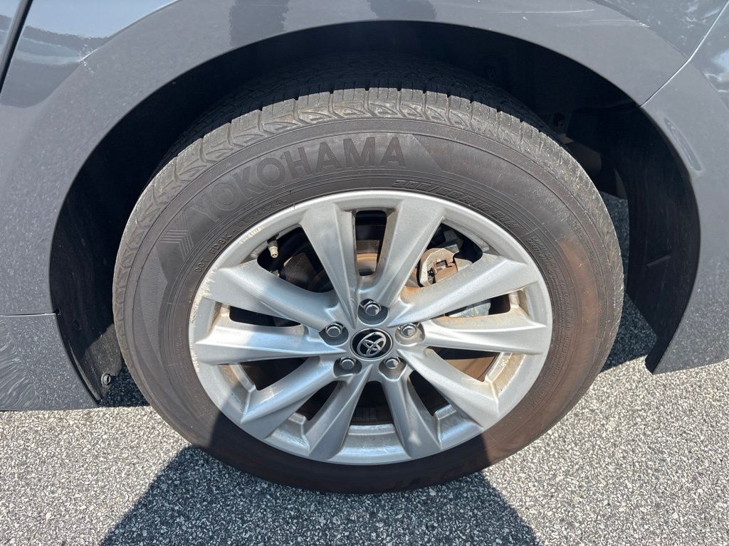 Used 2024  Toyota LE image 8