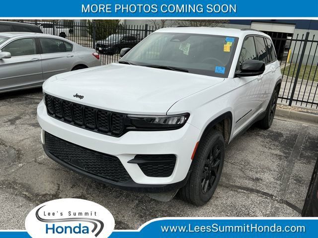 Bright White Clearcoat 2024 Jeep Grand Cherokee Altitude 4WD SUV / Crossover Four-Wheel Drive 8-Speed Automatic