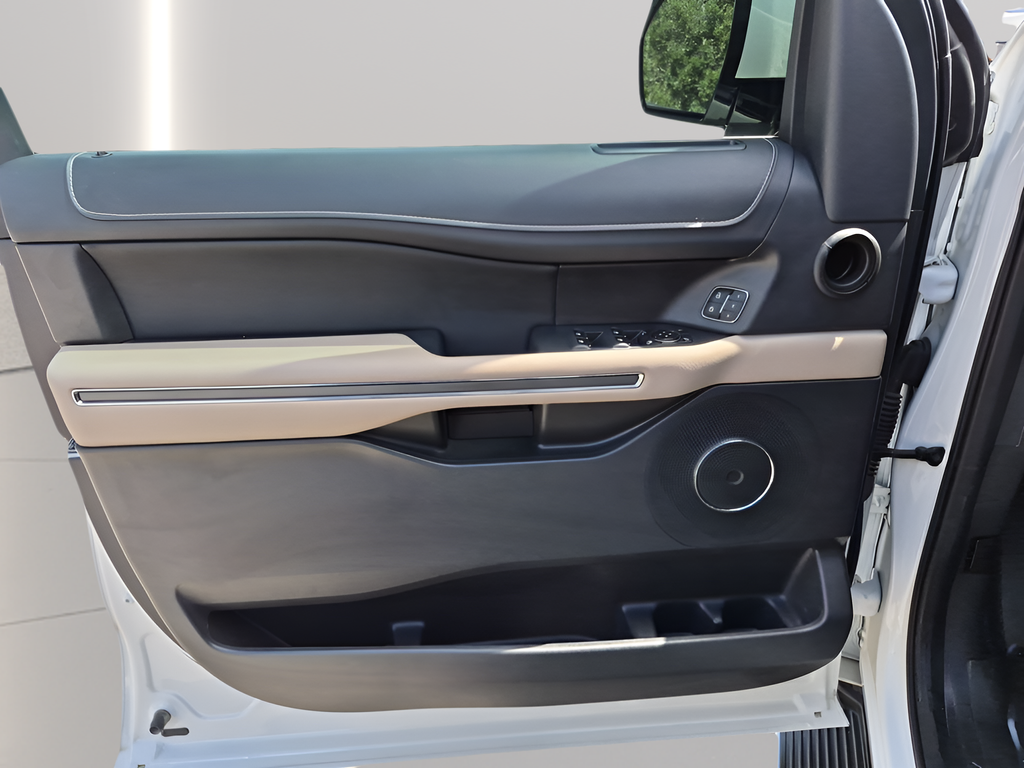 Used 2023 White Ford XLT image 22