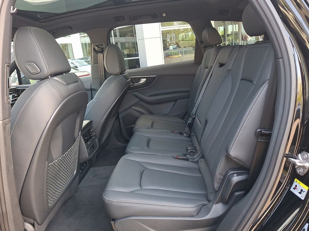 Thumbnail: 2026 Audi Q7 - 7