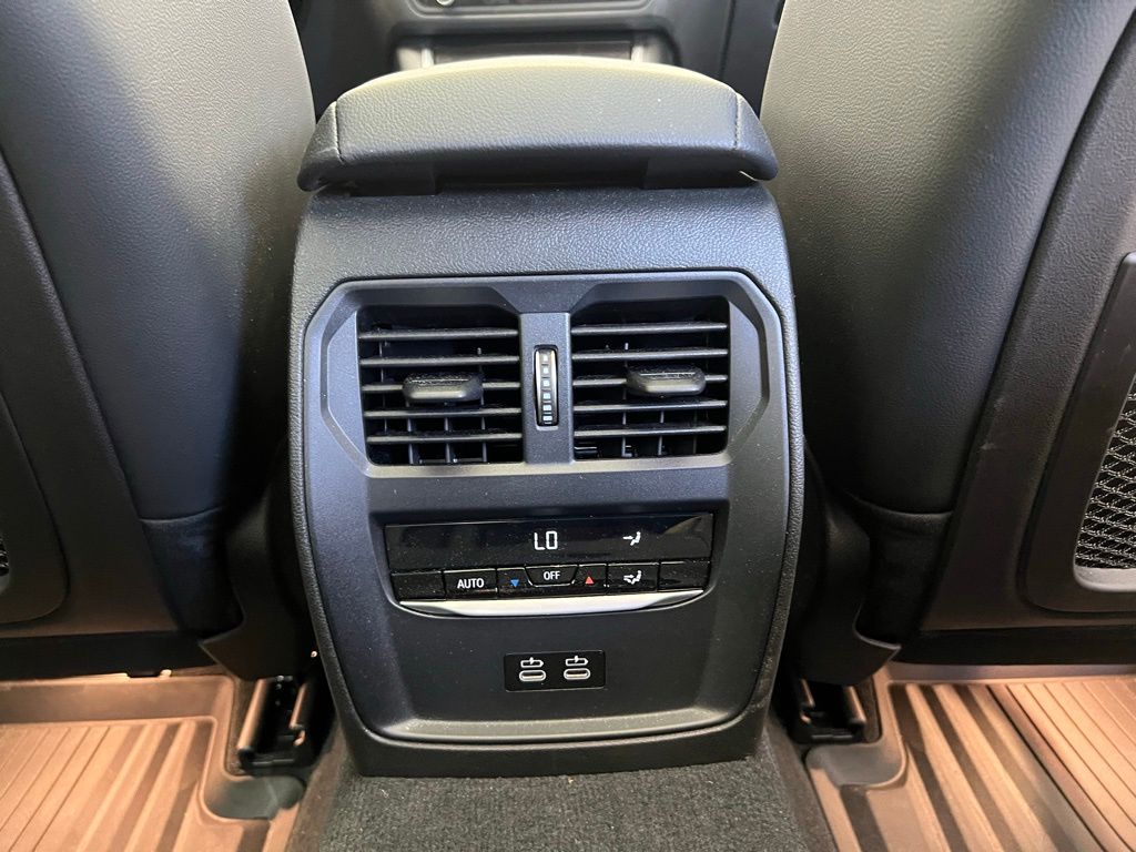 2023 BMW 3 Series 330i 10