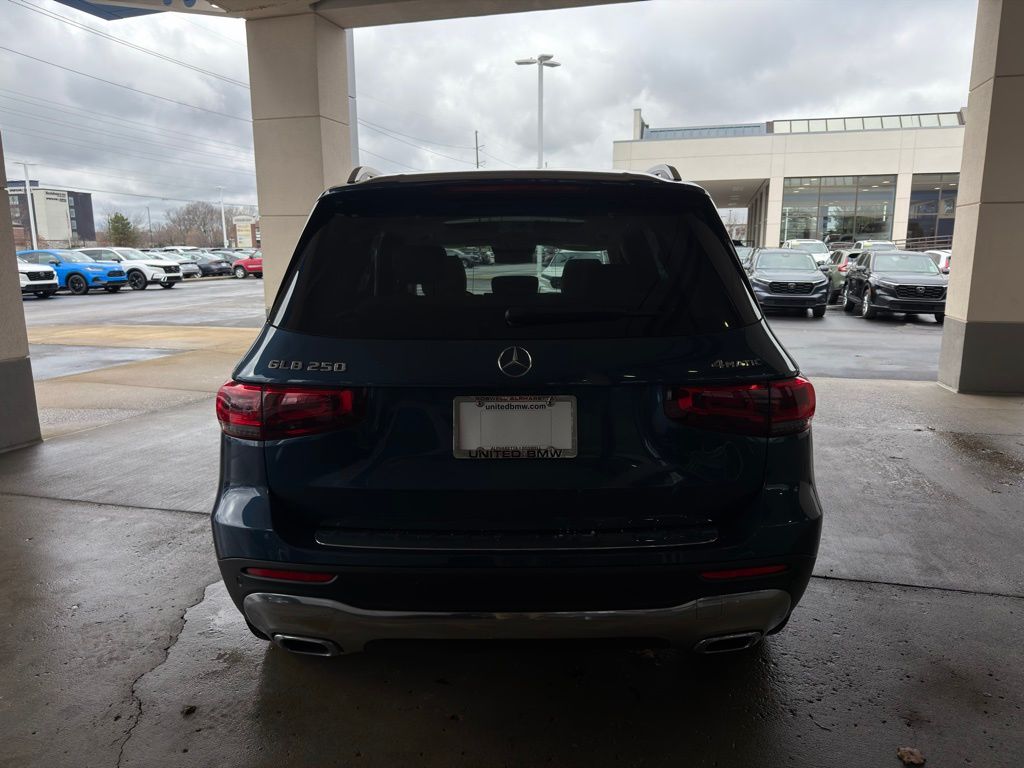 Thumbnail: 2023 Mercedes-Benz GLB - 4