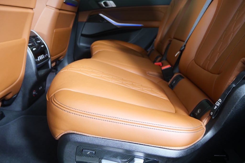 Thumbnail: 2025 BMW X7 - 14