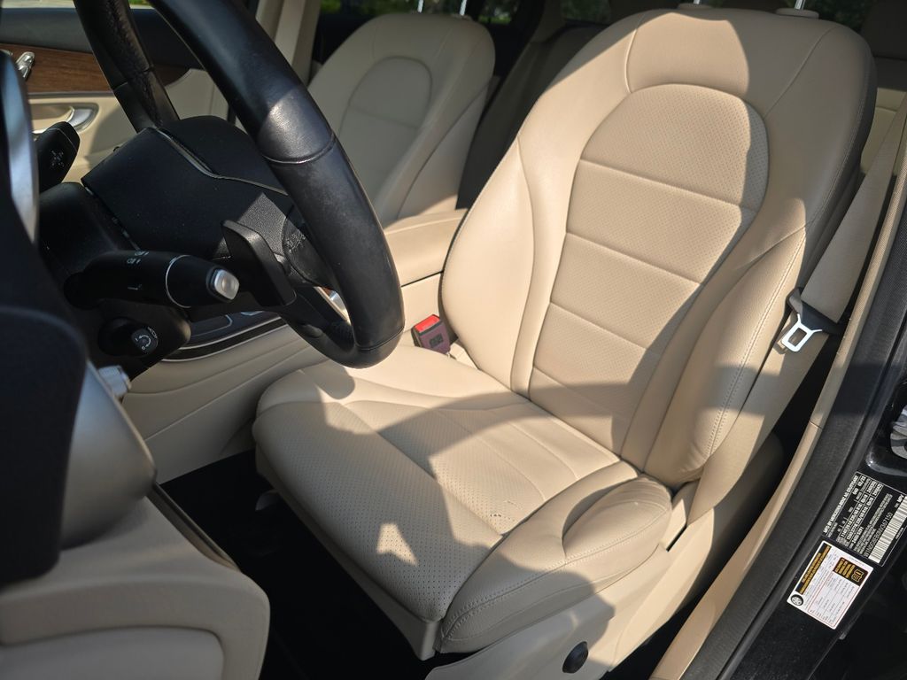 Certified Used 2022 Black Mercedes-Benz GLC 300 image 25
