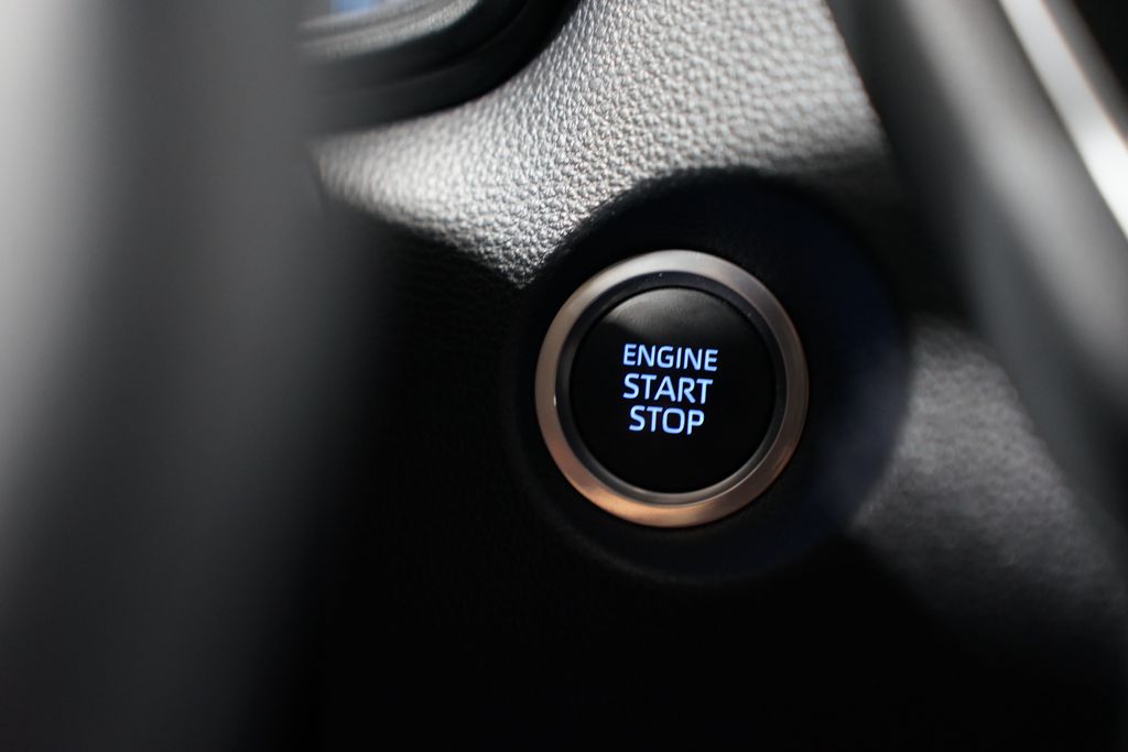 2022 Toyota Corolla Cross LE 21