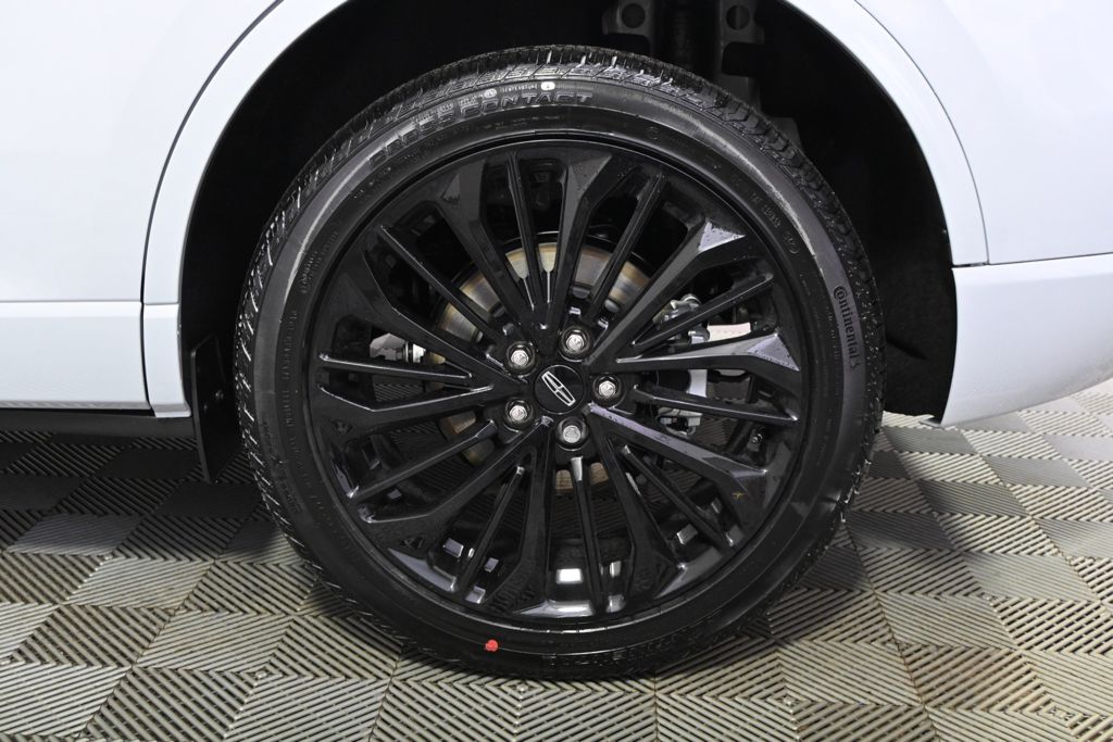 New 2026 White Lincoln Premiere image 20