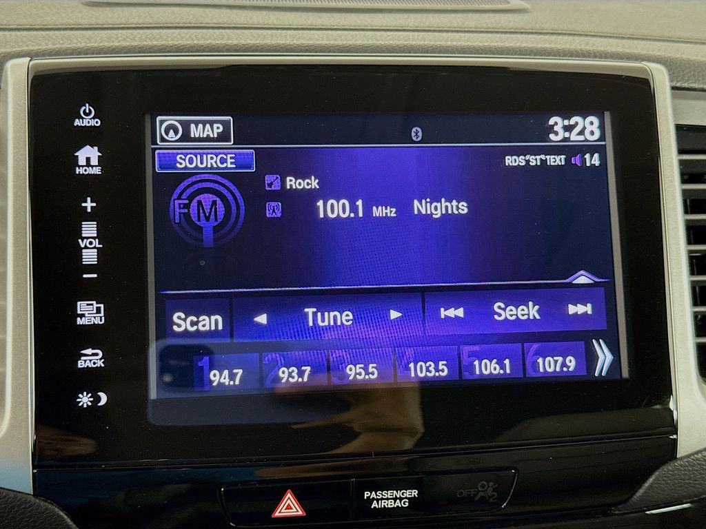 Thumbnail: 2017 Honda Pilot - 15