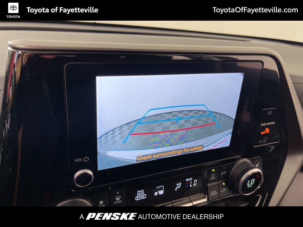 2024 Toyota Highlander XLE 32