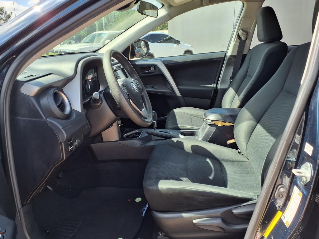 2018 Toyota RAV4 LE - 9