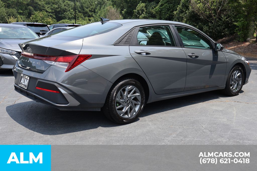 Used 2024 Gray Hyundai SEL image 5