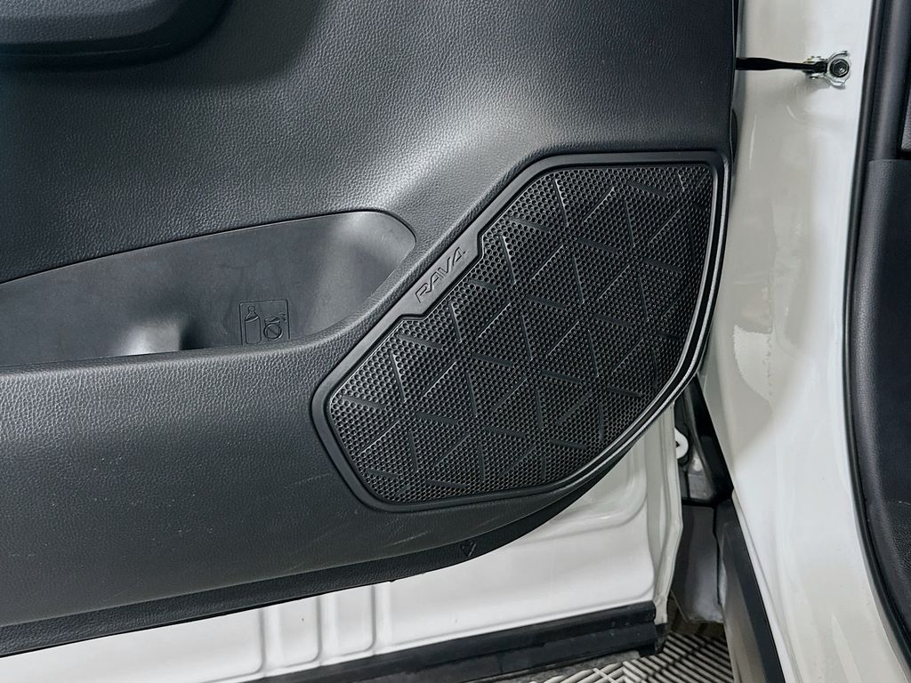 Thumbnail: 2025 Toyota RAV4 - 18