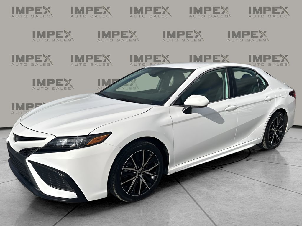 2024 Toyota Camry SE's photo