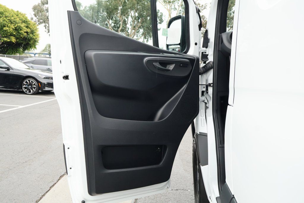 Thumbnail: 2026 Mercedes-Benz Sprinter - 7