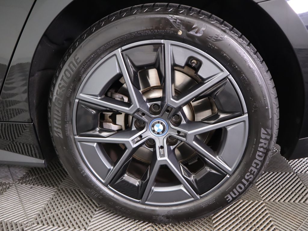 Thumbnail: 2023 BMW i4 - 32