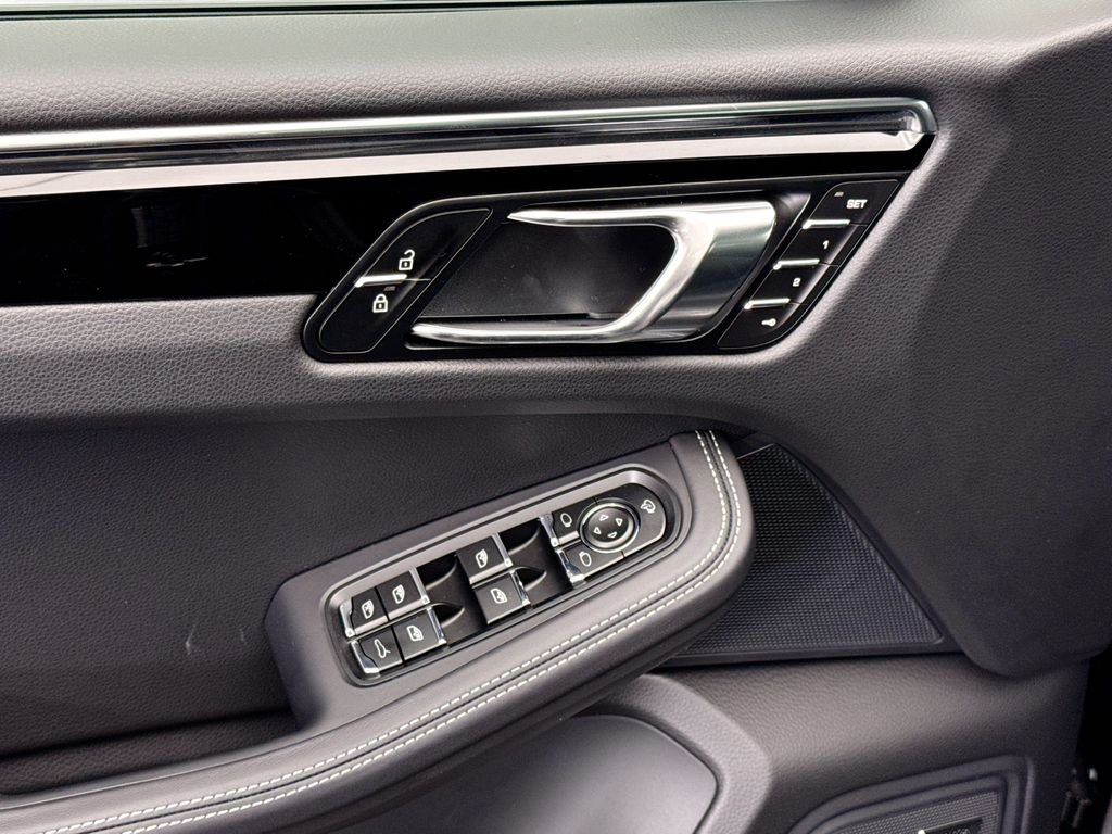 Thumbnail: 2026 Porsche Macan - 24