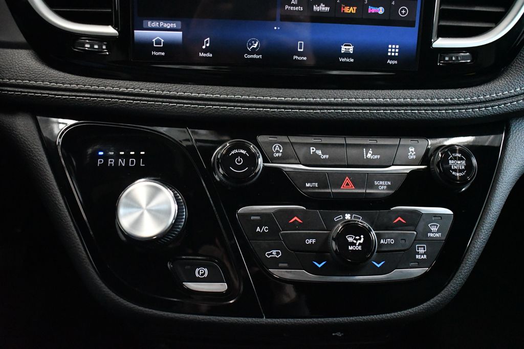 Used 2026 White Chrysler Select image 40