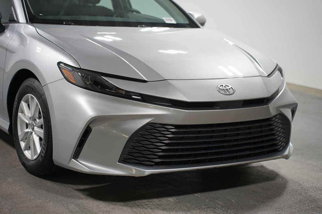 2025 Toyota Camry LE 4
