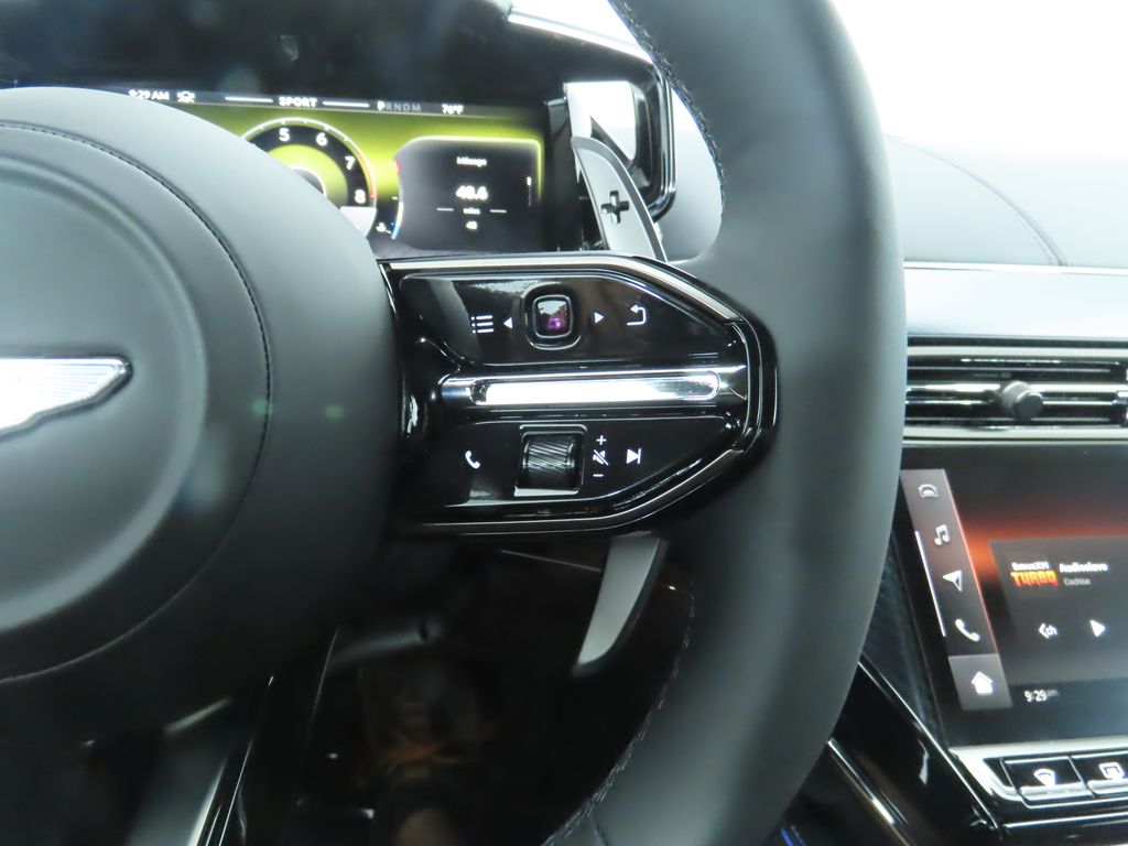 Thumbnail: 2025 Aston Martin Vantage - 12