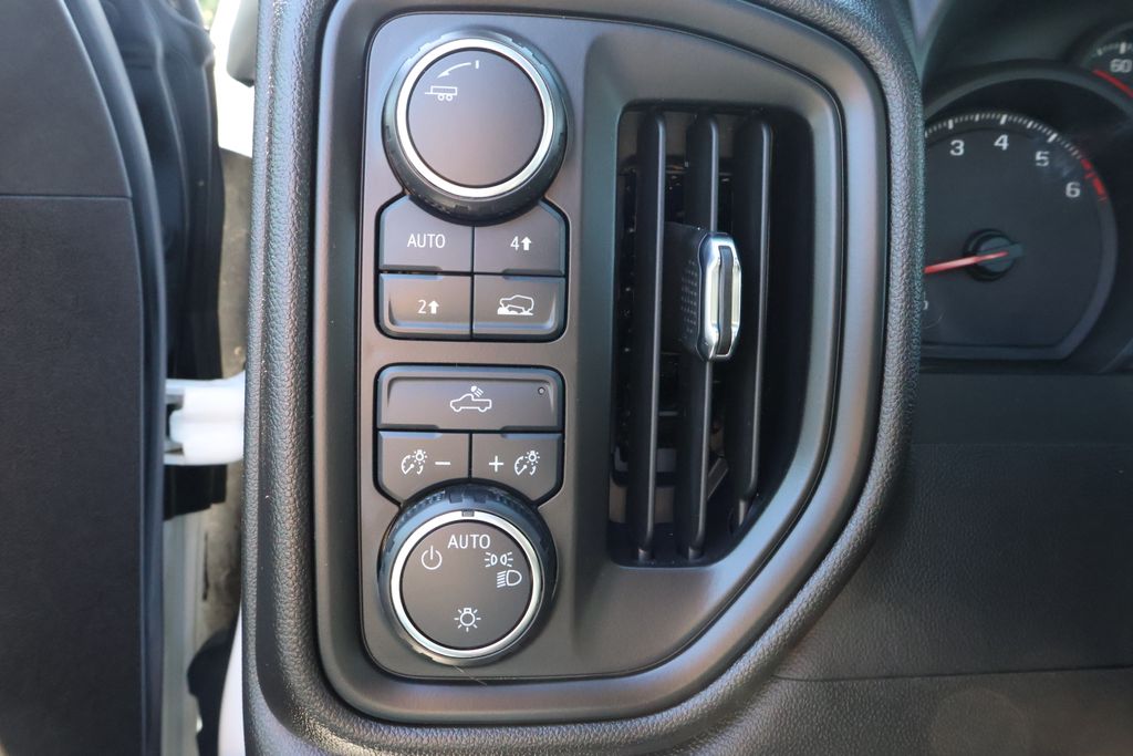 Thumbnail: 2024 Chevrolet Silverado 1500 - 17