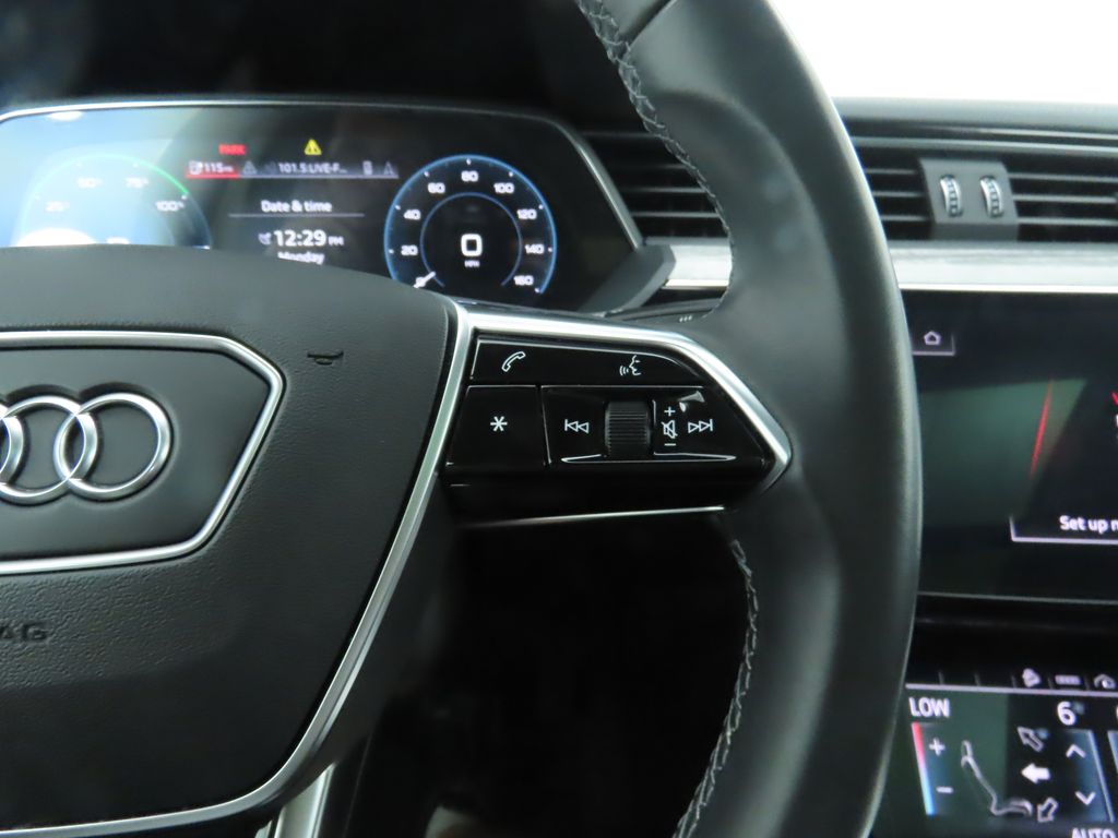 2022 Audi e-tron S Prestige 12