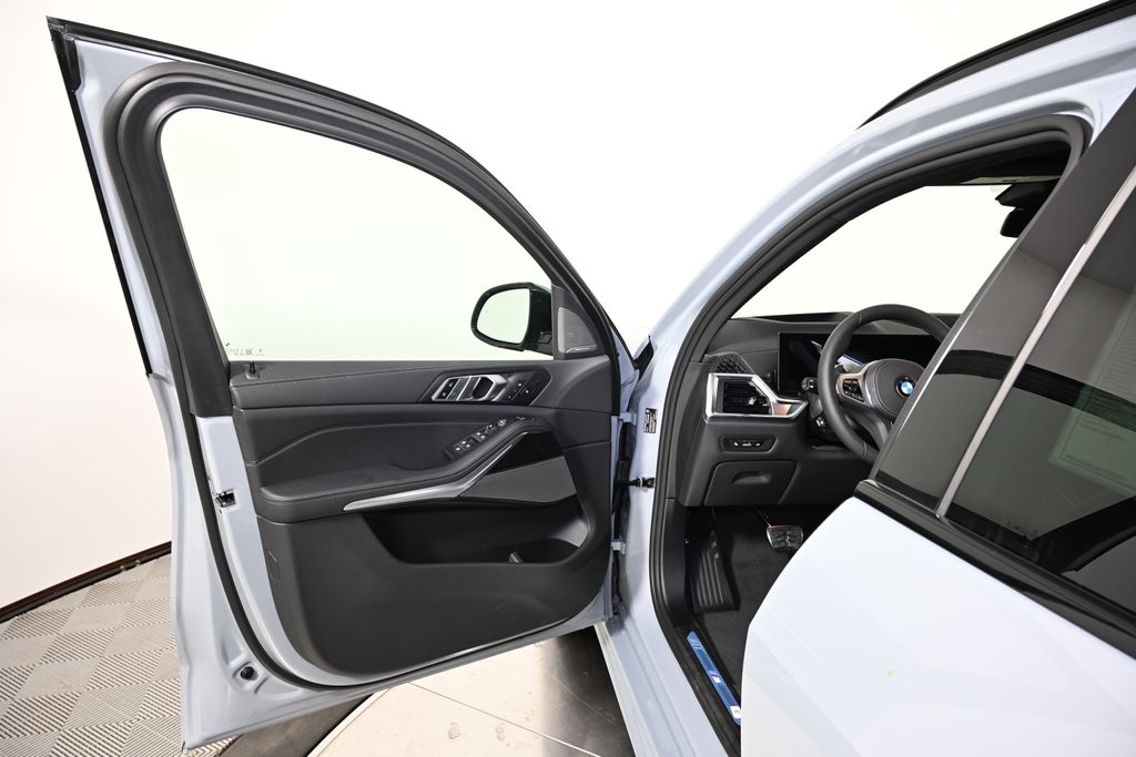 Thumbnail: 2026 BMW X5 - 21