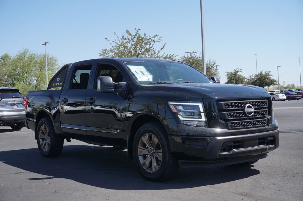 2024 Nissan Titan SV 4