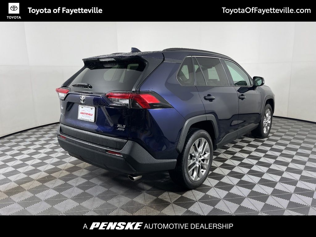 Thumbnail: 2021 Toyota RAV4 - 15