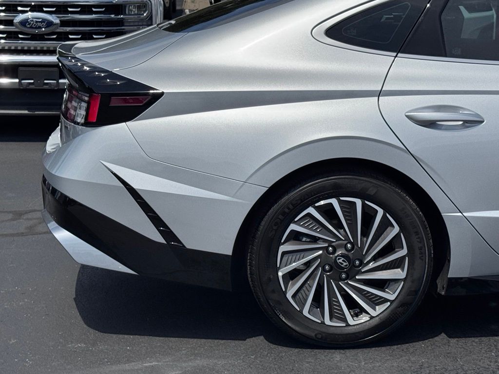 HyundaiSonata Hybrid40