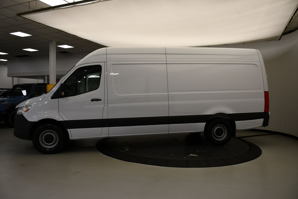 Thumbnail: 2025 Mercedes-Benz Sprinter - 4